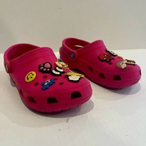 Women’s 7 Pink Crocs. Men’s 5 Pink Crocs. Widgets COME with purchase